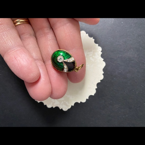 VINTAGE Egg Pendant - Picture 3 of 3